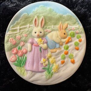 1994 Hallmark Keepsake Collectors Plate "Gathering Sunny Memories" Hand-Painted